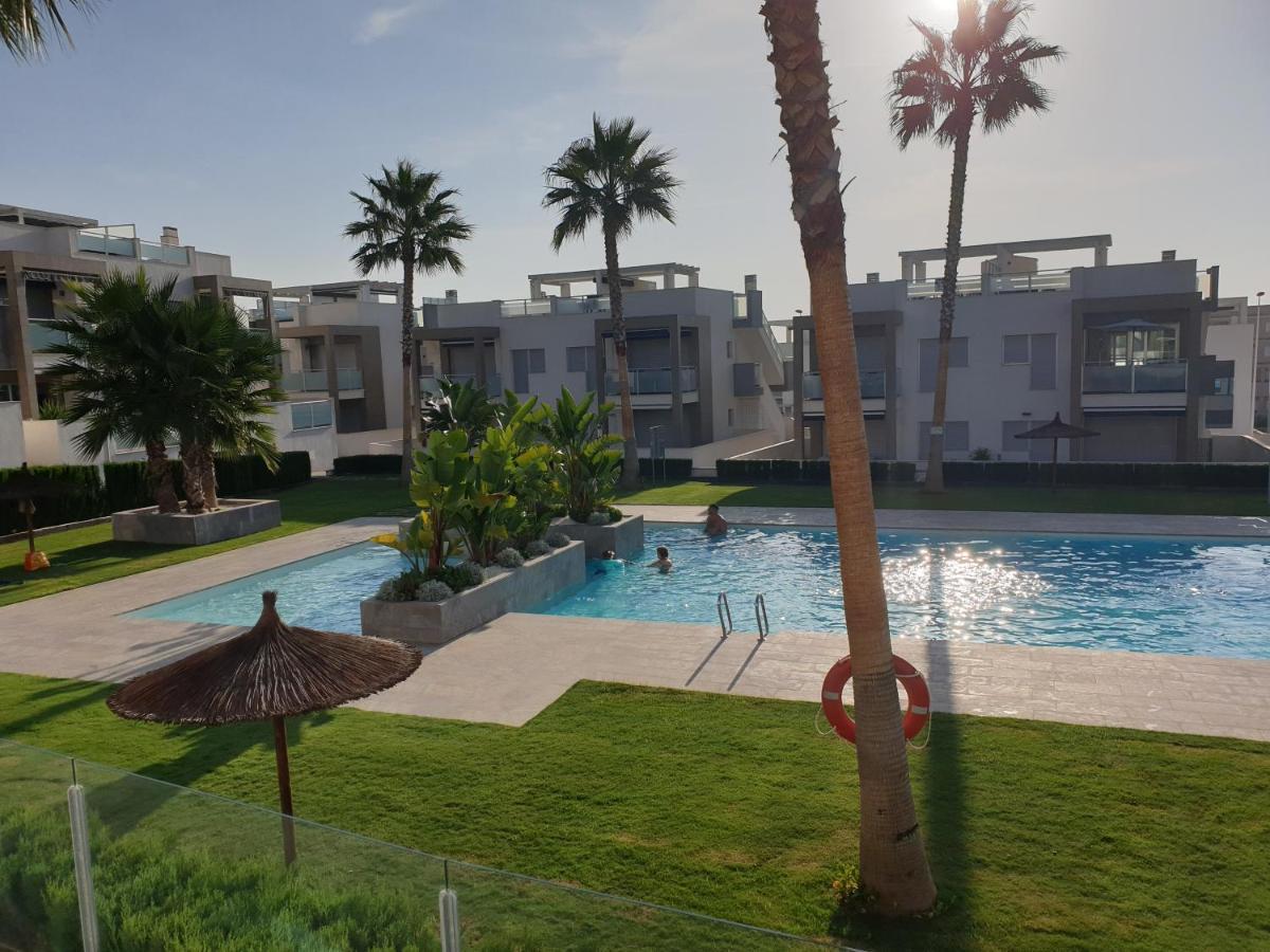 El Mirador Amelie: Beachside Apartment with Pool in Torrevieja Exterior photo